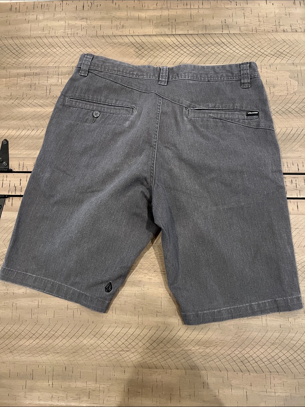 Volcom Men’s Shorts Size 32. - Picture 2 of 2